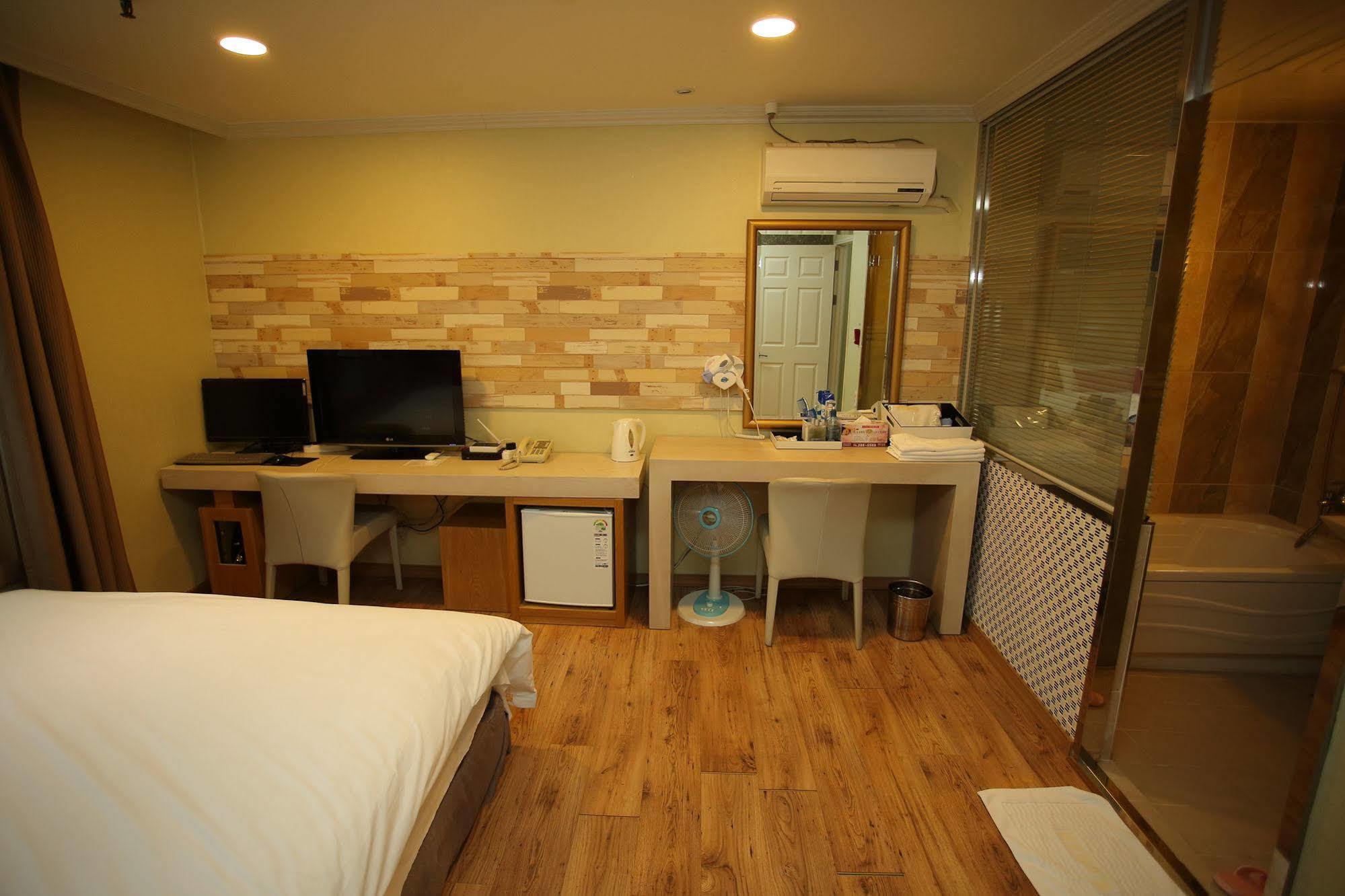 Central Hotel Changwon Exterior foto